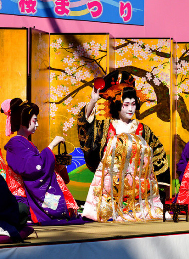 Традиционные роли: как женщины основали театр кабуки, а теперь отвоевывают право играть в нем