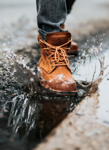 Немедленно уберите свои ботинки с батареи: 6 способов быстро высушить промокшую обувь