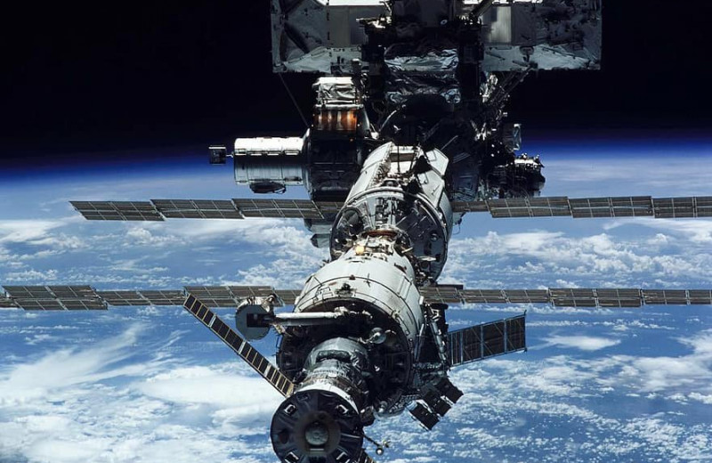 Осколок китайского спутника едва не врезался в МКС
