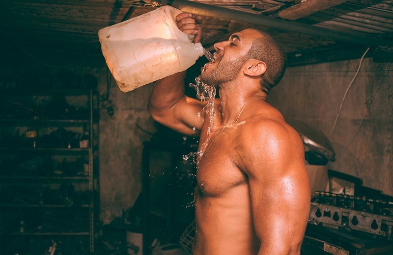 7 причин, почему тебя мучает жажда, даже когда пьешь воду ведрами