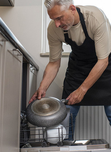 Можно ли мыть посуду с антипригарным покрытием в посудомойке