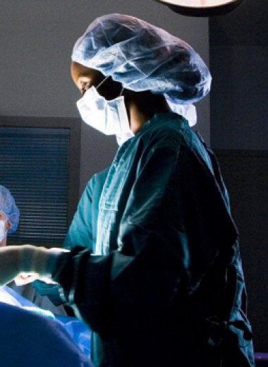 «Приходится доказывать, что мы не слабее и не хуже»: истории женщин-хирургов