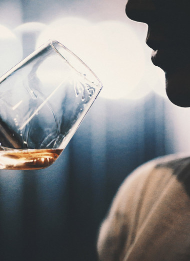 Почему стигматизация женского алкоголизма мешает избавляться от зависимости