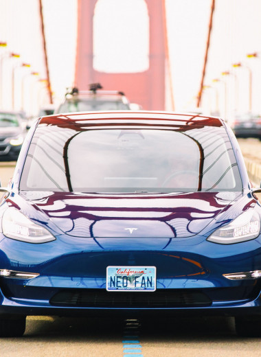 Что такое “фантомное торможение”, на которое жалуются сотни водителей Tesla?
