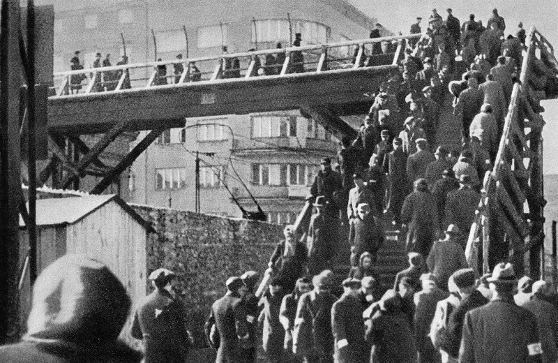 Между свободой и концлагерем: зачем нацисты создавали гетто и что в них происходило