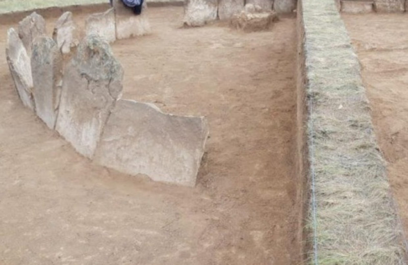 Казахстанские археологи нашли в кургане бронзового века «хвостатый» нож