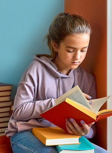 «Современная энциклопедия для девочек»: что нужно с детстсва знать о личных границах