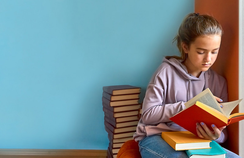 «Современная энциклопедия для девочек»: что нужно с детстсва знать о личных границах