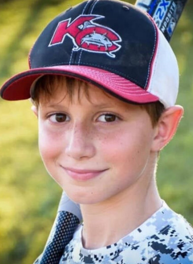 10-летний мальчик после спуска с горки в США остался без головы! Трагичная история