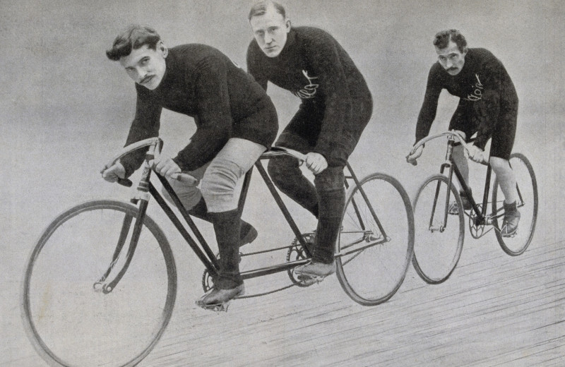 На педали жали: краткий таймлайн велосипедной формы