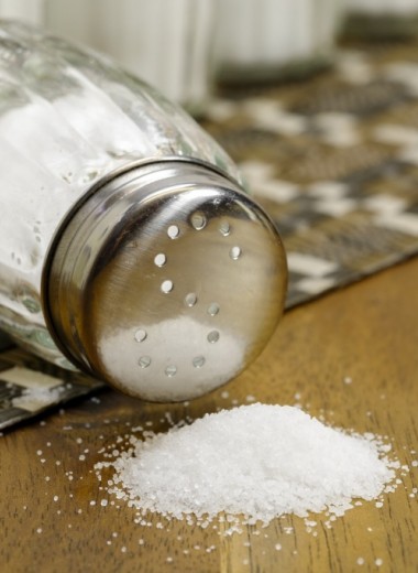 6 признаков, что ты ешь слишком много соли (и вредишь здоровью)