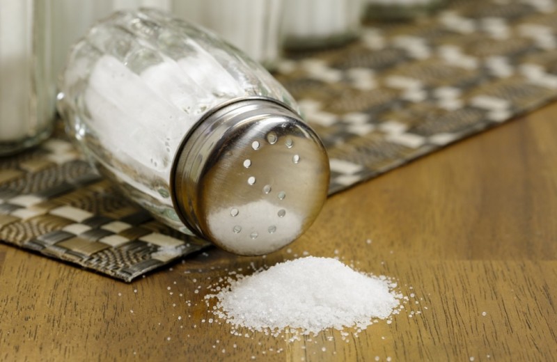 6 признаков, что ты ешь слишком много соли (и вредишь здоровью)