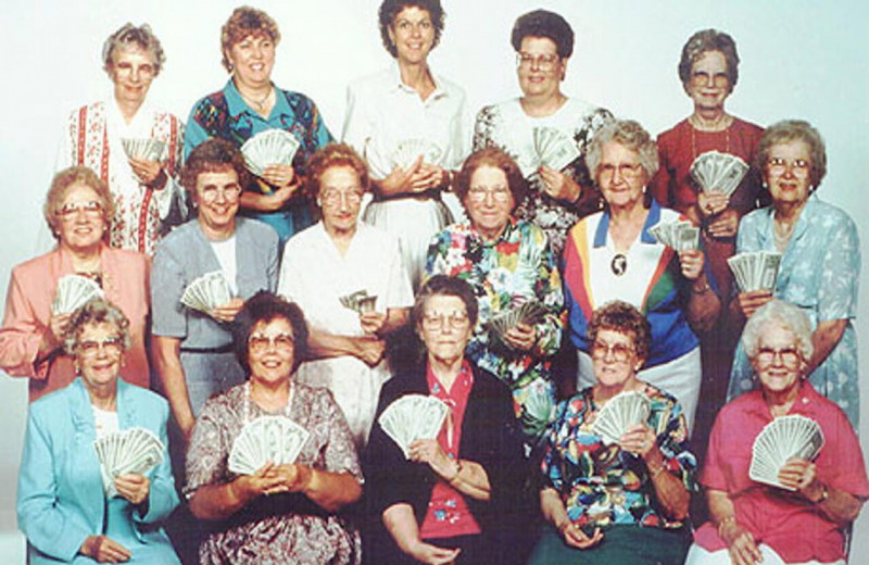 «Позавидует даже Баффет»: в 80-х пенсионерки из провинции учили американцев инвестировать и печь пироги между делом