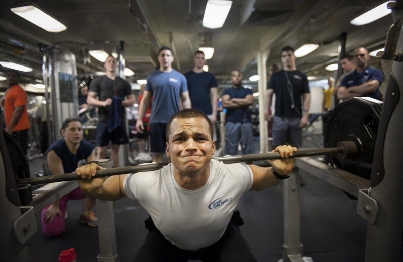 Тренировки в спортзале для мужчин: программа упражнений на все тело