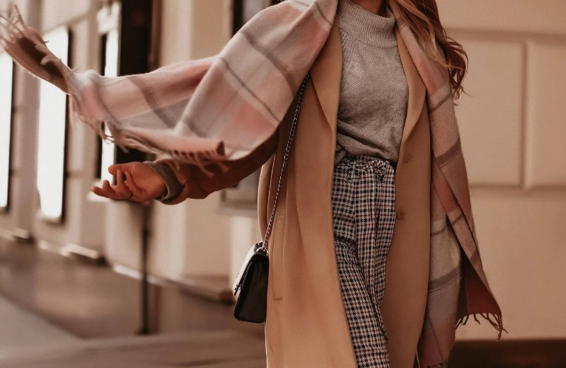Как носить пальто, если тебе за 50: советы стилистов