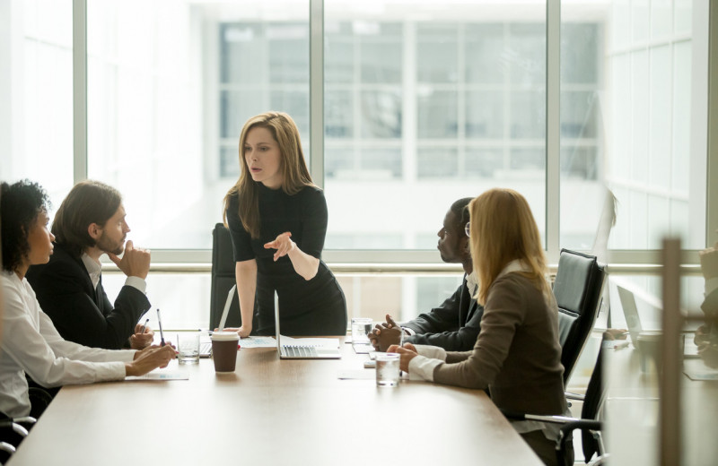 Исследование: работа женщины на посту CEO или в правлении способствует большему разнообразию в компании