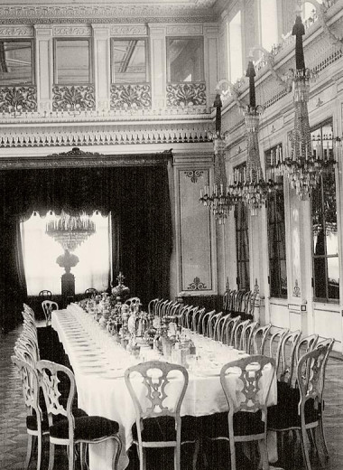 После долгой реставрации в Санкт-Петербурге открывается Белый зал Фонтанного дома — о легендарном месте размышляет Сергей Николаевич
