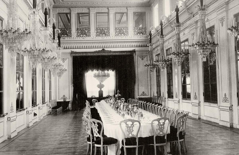 После долгой реставрации в Санкт-Петербурге открывается Белый зал Фонтанного дома — о легендарном месте размышляет Сергей Николаевич
