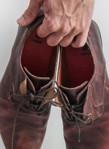 Как вывести неприятный запах из обуви за несколько минут: подручные средства, которые работают