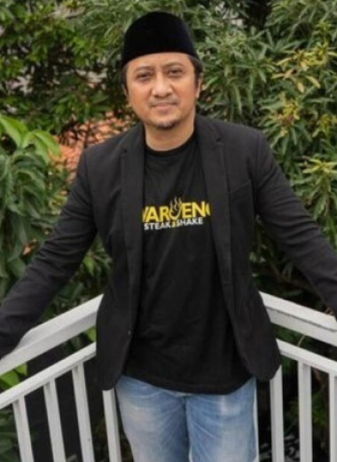Сидел в тюрьме, стал проповедником и начал двигать фондовый рынок Индонезии в Instagram: кто такой Юсуф Мансур