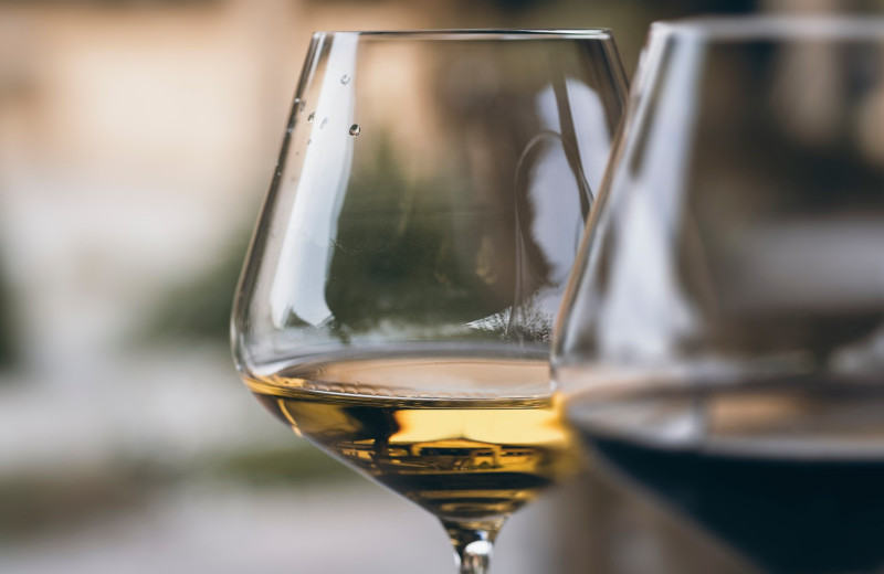 Лукавые годы и градусы: предпочтения винных потребителей меняются в сторону легкости