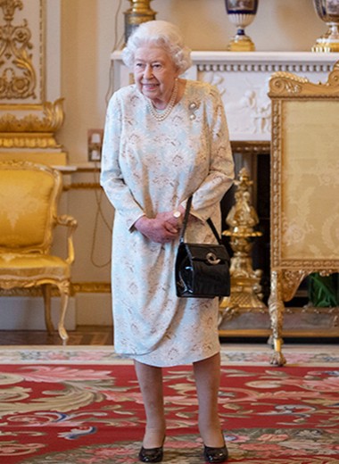 Сто рубинов и тысяча комнат: всё, чего ты не знала о жизни королевы Елизаветы II