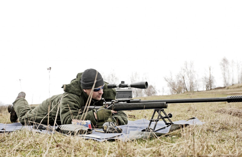 На какие дистанции стреляют профессиональные снайперы: счет на километры