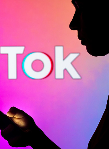 «Продолжай, детка»: как TikTok Live стал «стрип-клубом с 15-летними подростками»