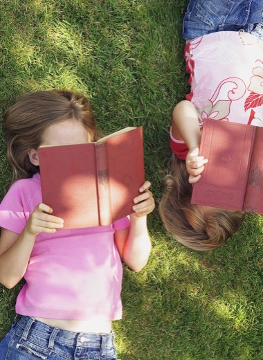 Читаем на каникулах: 10 главных детских книг лета по версии Forbes Life
