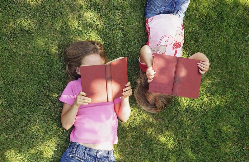 Читаем на каникулах: 10 главных детских книг лета по версии Forbes Life