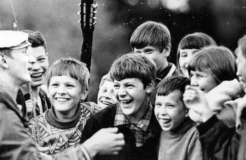 Беззаботное детство советских детей: во что играли во дворах СССР?