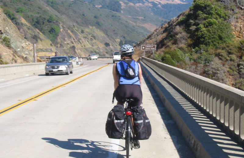 «Боюсь водить велосипед рядом с машинами»: 5 правил безопасной езды по шоссе