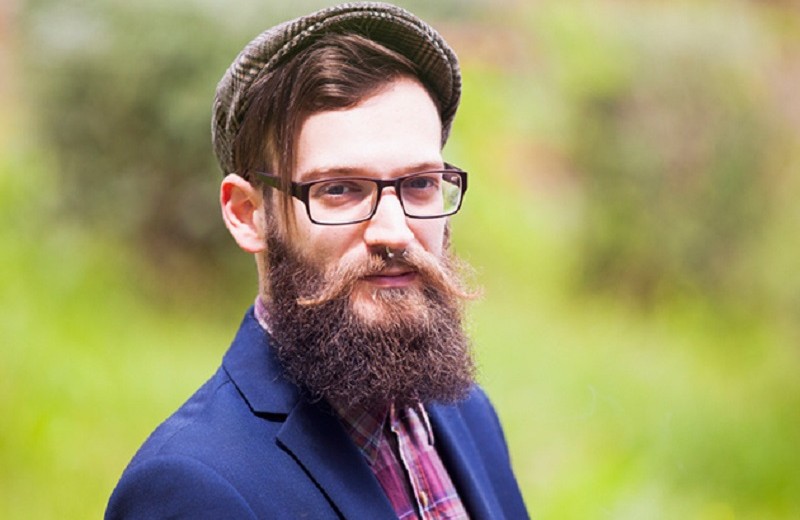 Борода лопатой и галстук-бабочка: 7 деталей мужского стиля, которые всех достали