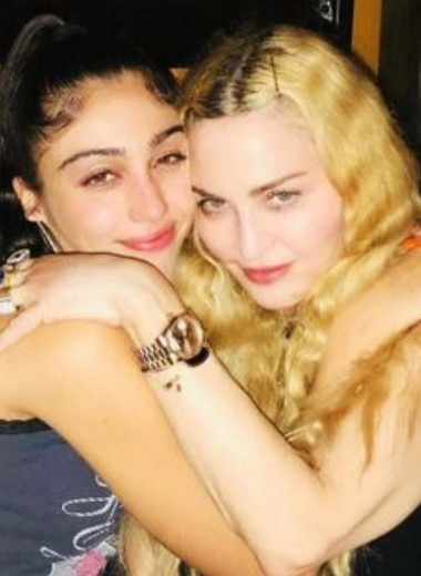 Горячая красотка в белье: 24-летняя дочь Мадонны снялась для глянца