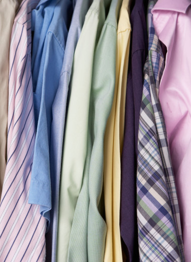 Выбрасывать ничего не придется: как вместить все вещи в маленький шкаф