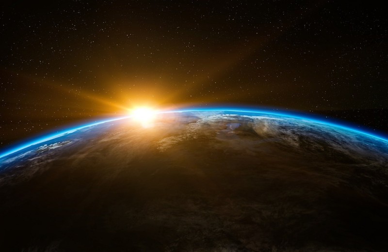 60 спутников Илона Маска: что такое глобальный интернет и зачем он нужен?