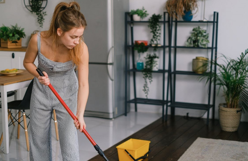 Чистота в доме: 10 способов сократить количество пыли, которые многие игнорируют