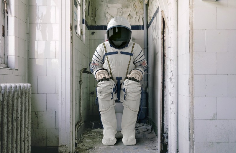 Как устроен туалет на глубине, в воздухе и в космосе: деликатный вопрос