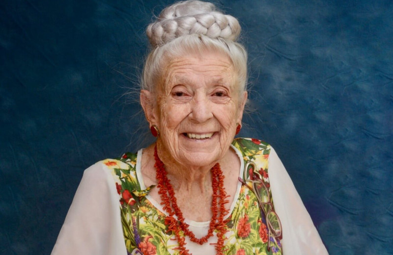Она развелась в 70 лет, но в свои 102 года ни о чем не жалеет! Счастливая история