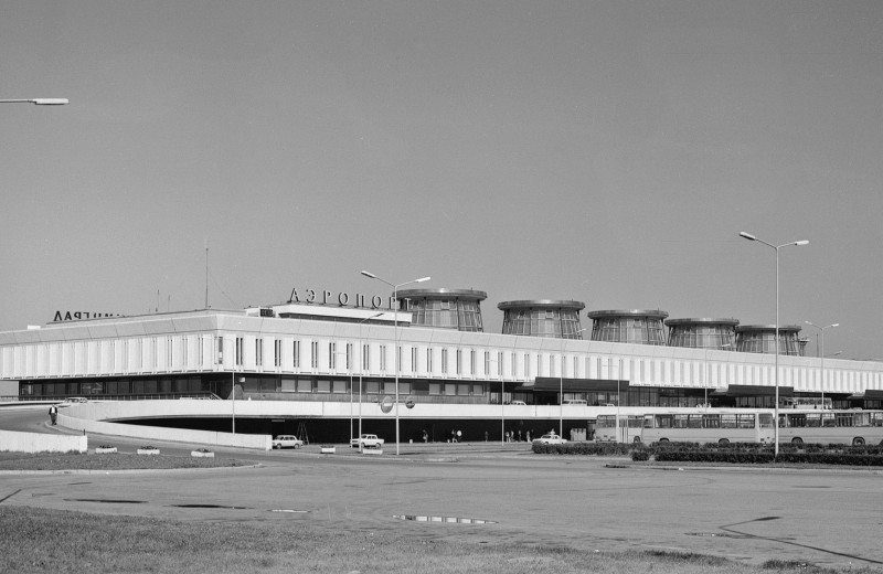 «Воздушные ворота Ленинграда»: как строился аэровокзал «Пулково» — модернистское здание 70-х, получившее в народе прозвище «пять стаканов»