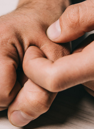 7 причин, почему могут болеть ногти и как облегчить дискомфорт