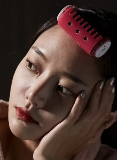 Вызывающе яркая помада: как макияж становится инструментом борьбы за права женщин