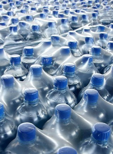 Бутилированная вода: чем вреден пластик и стоит ли переходить на фильтрованную воду