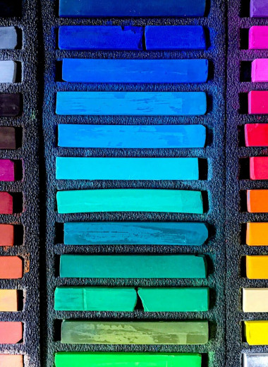 Красный против розового? Вот что нужно знать про комплементарные цвета