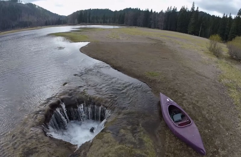 Озеро, исчезающее каждое лето: видео