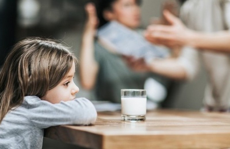 Почему важно извиниться перед детьми за развод и как это сделать