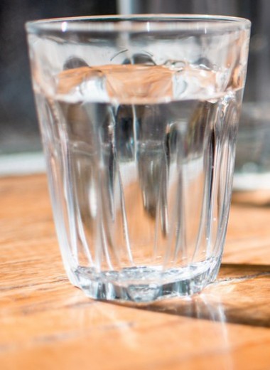 6 признаков, что ты пьешь слишком много воды (и это очень плохо)