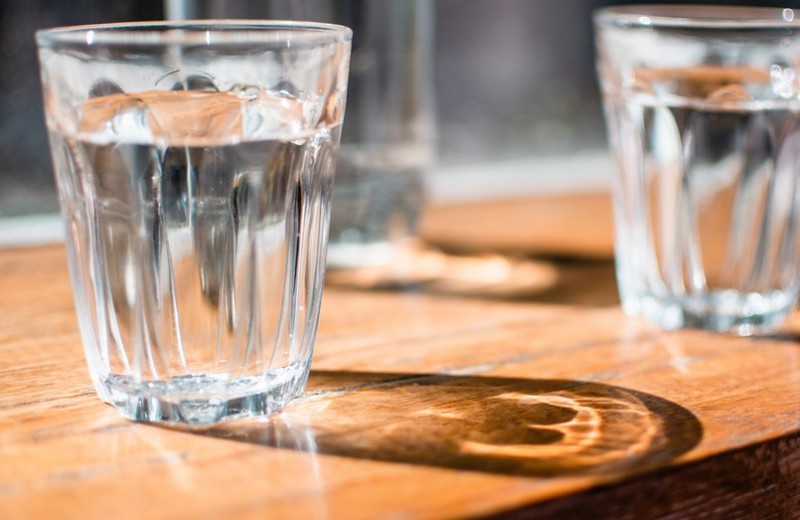 6 признаков, что ты пьешь слишком много воды (и это очень плохо)