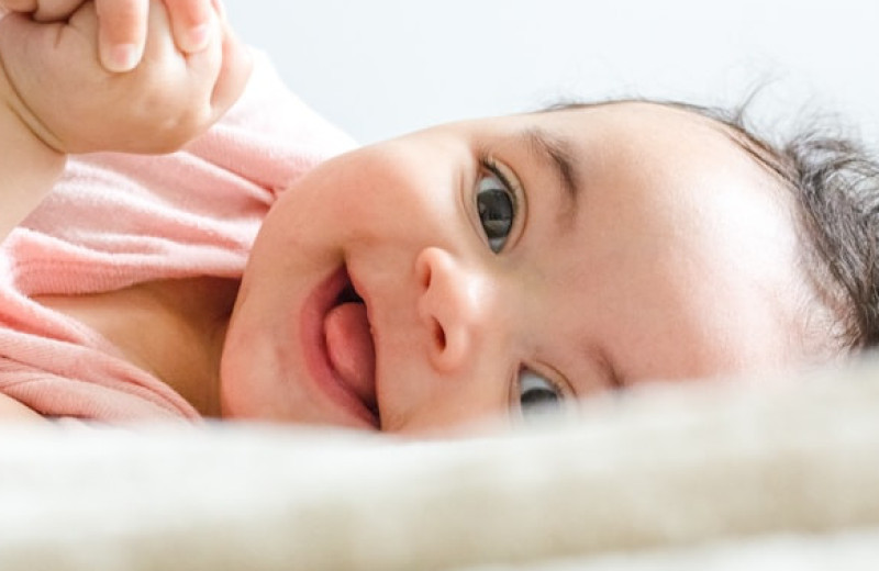 Смех как язык: как младенцы учатся юмору