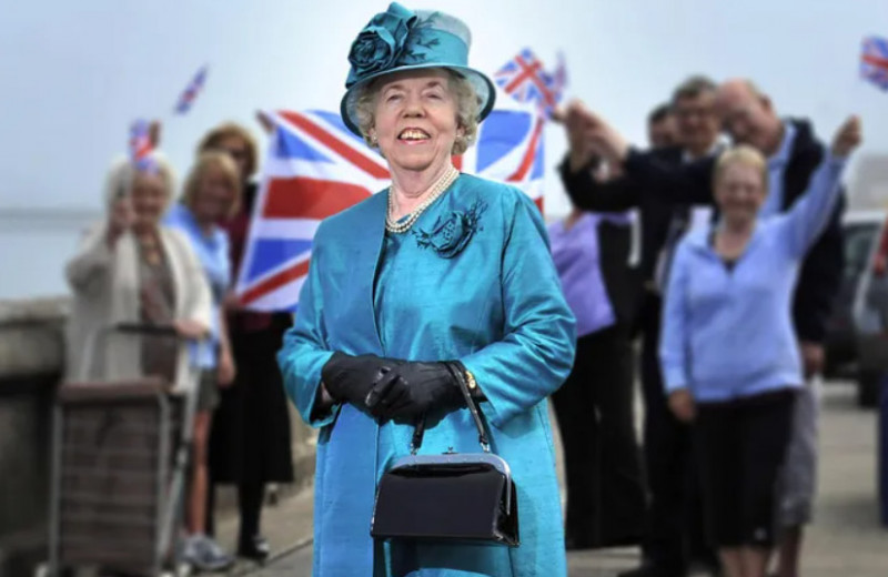 30 лет живет жизнью королевы, забыв о себе: всё об официальном двойнике Елизаветы II